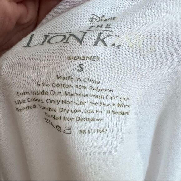 Disney Lion King Hakuna Matata Tag Less White Tee Size Small - Picture 8 of 8